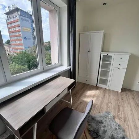 Komfortowy Apartament W Centrum 아파트 제수프